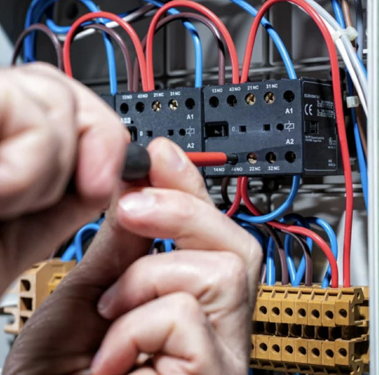 Mise en conformité d’une installation électrique par un électricien à Brest